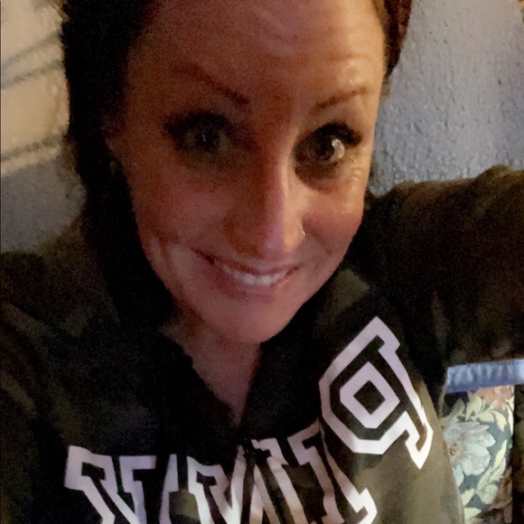 Meet your Posher, Kimberly - Picture 2 of 3